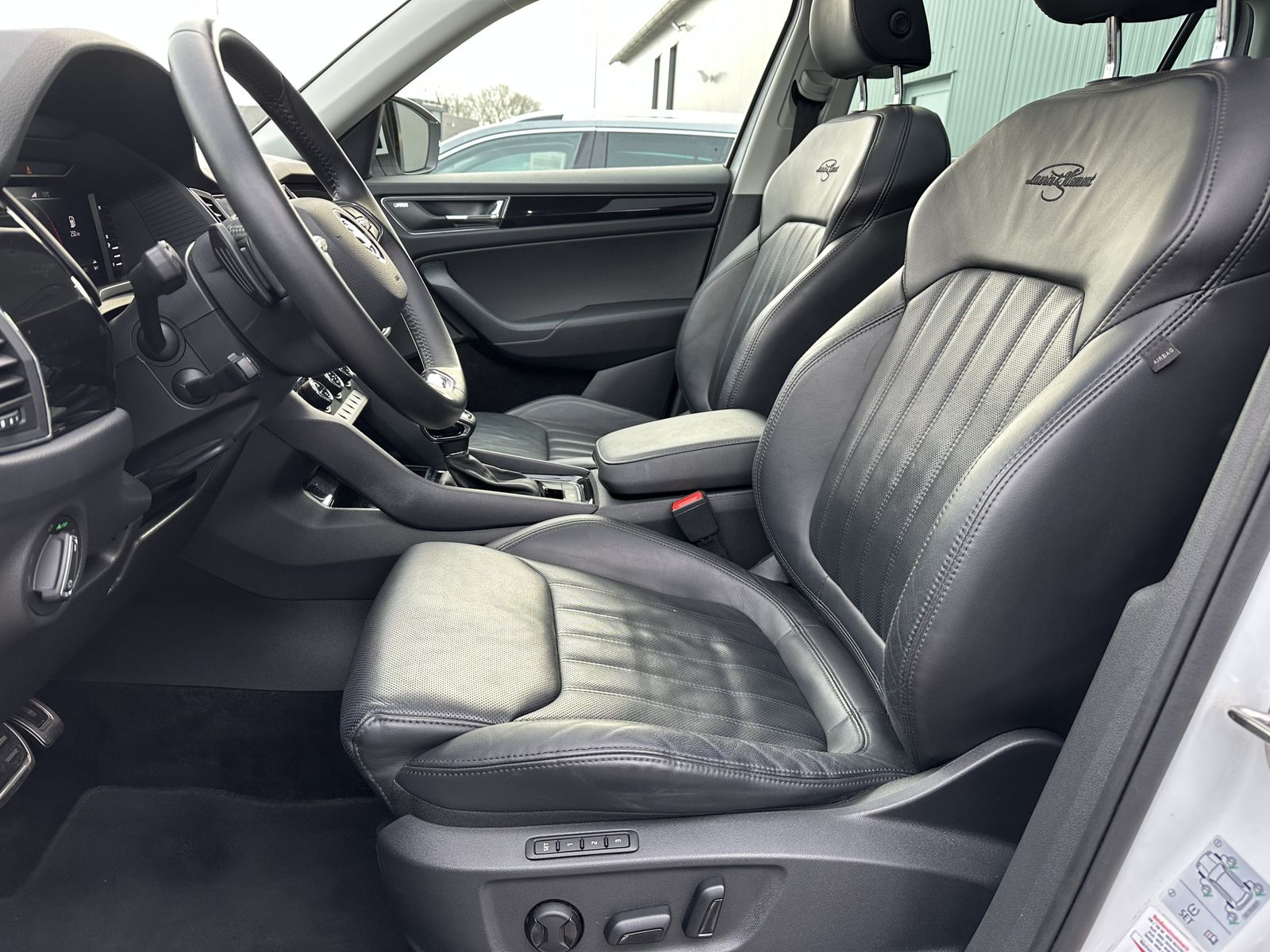 Skoda Kodiaq L&K 4x4 NAV+LED+AHK+360°+PANO+V-COCKPIT