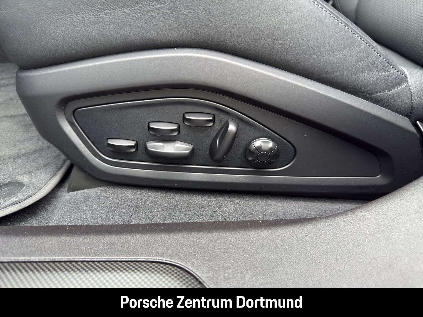 Porsche Taycan Turbo S BOSE Luftfederung LED-Matrix