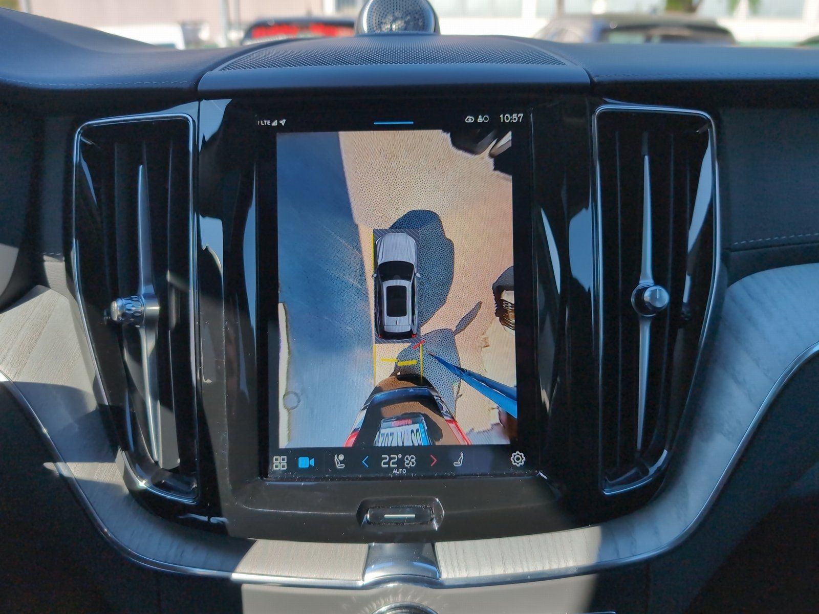 Volvo XC60+B5+AWD+AHKsemi+Panorama+360°Kam+Head-up+PDC