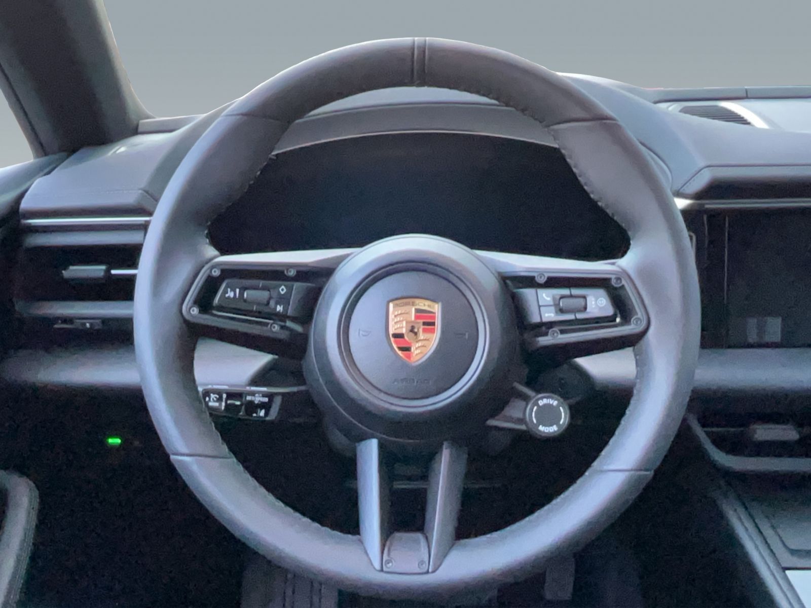 Porsche Macan 4 - Samsaru's Car Outlet