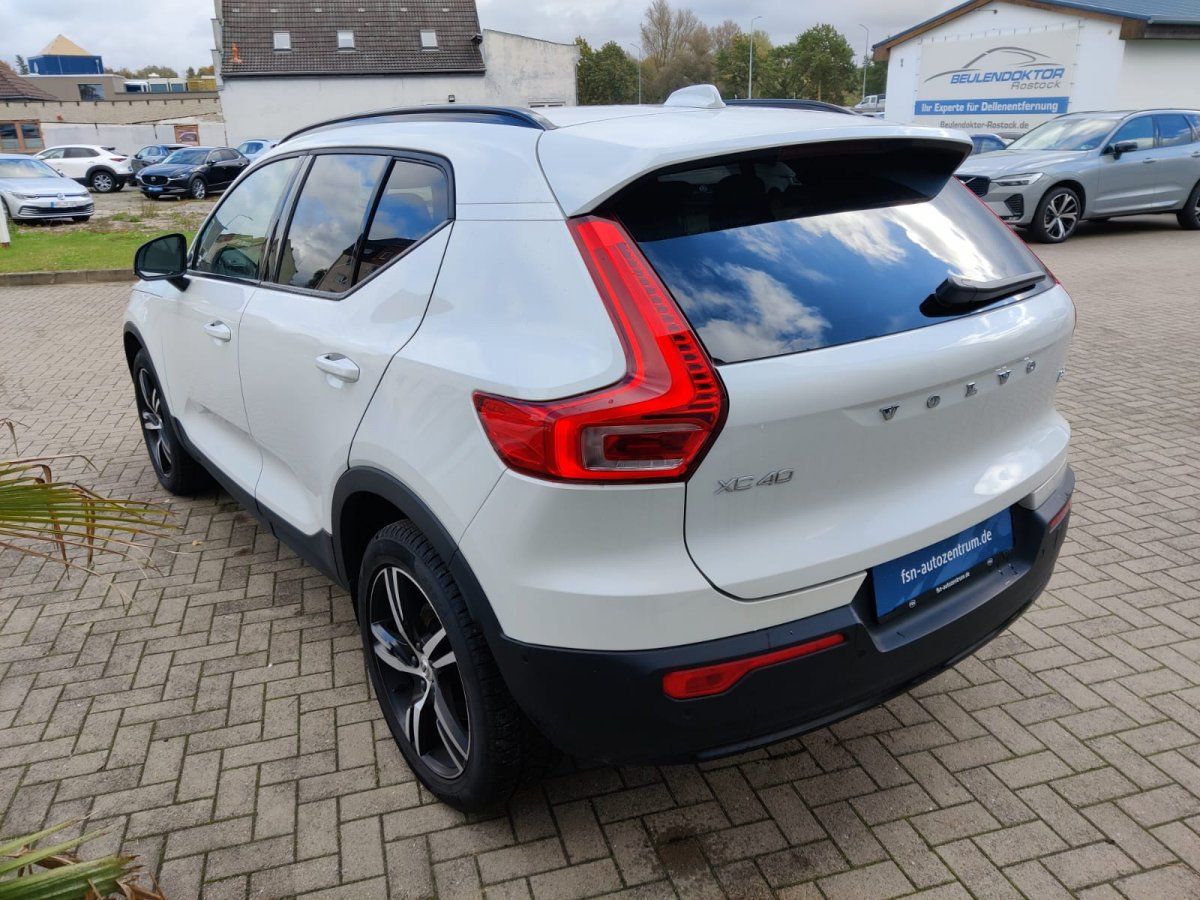 Volvo XC40 B3 Core, 360°-Kamera, Winterräder, LED