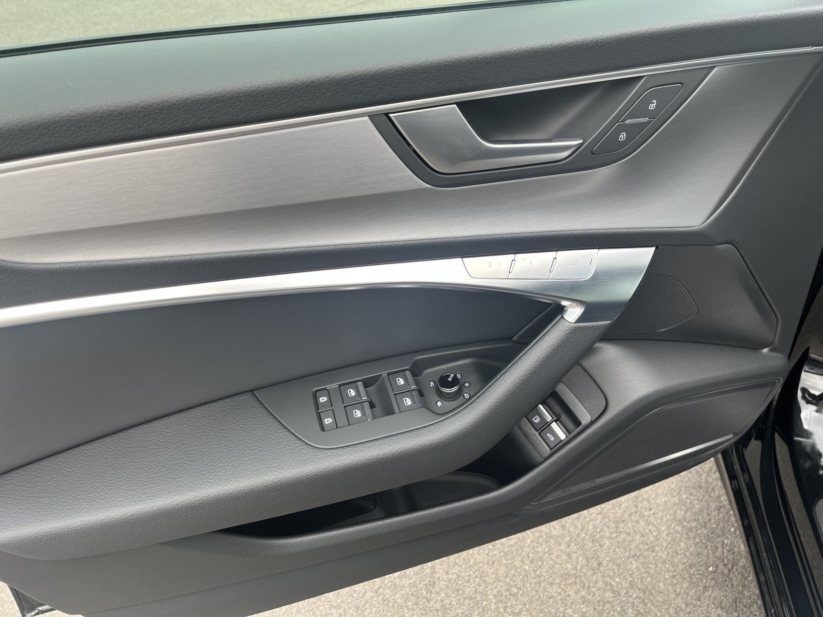 Audi A6 Avant 55 TFSI e S line - Samsaru's Car Outlet