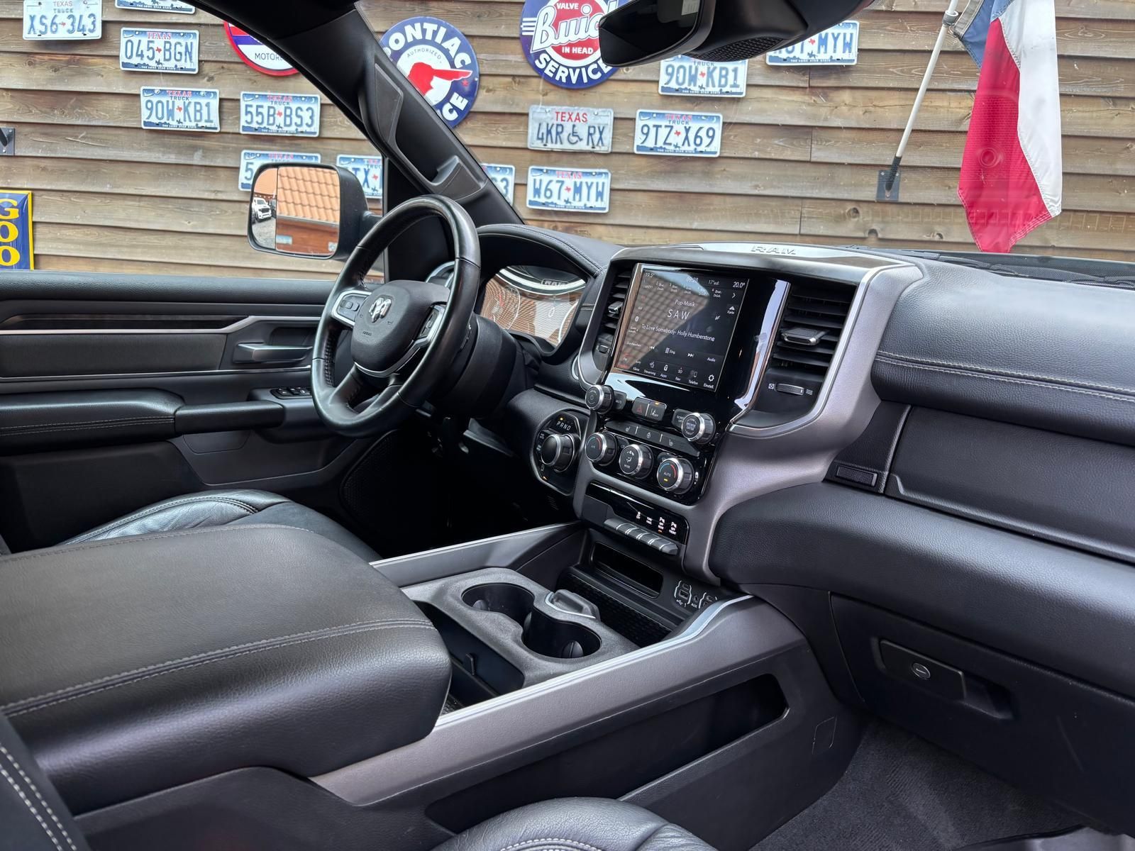 Dodge RAM 1500 5,7L BigHorn Crew Cab LED AHK 4x4