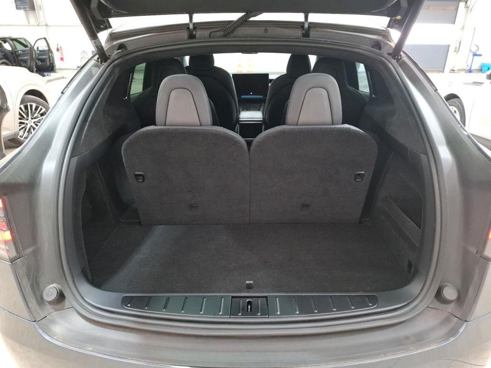 Tesla Model X Tri-Motor Plaid