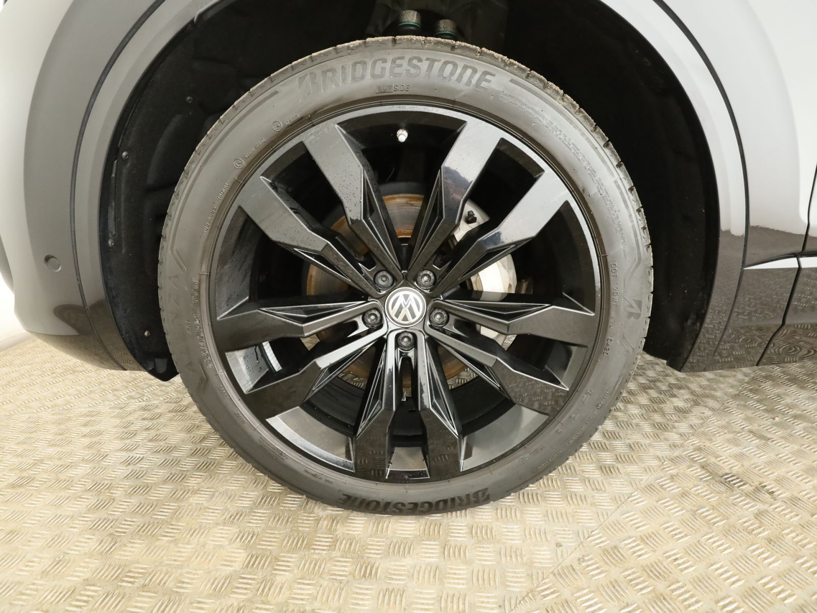 Volkswagen Touareg 3.0 TDI R-Line 4M - Samsaru's Car Outlet