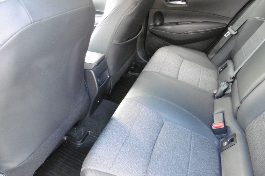 Toyota Corolla 1.8 Hybrid Team D NAVI ACC FACEL. LED