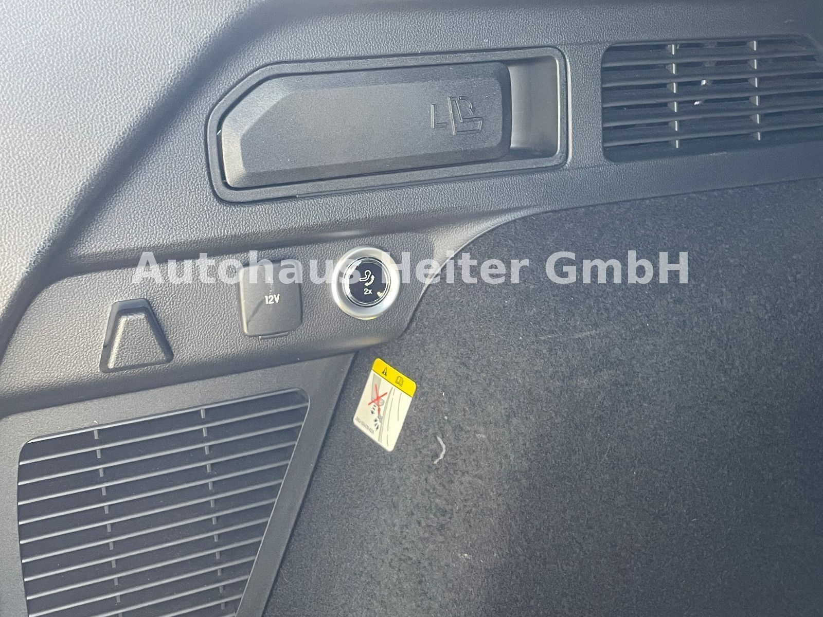 Ford Kuga PHEV ST-Line X - Samsaru's Car Outlet