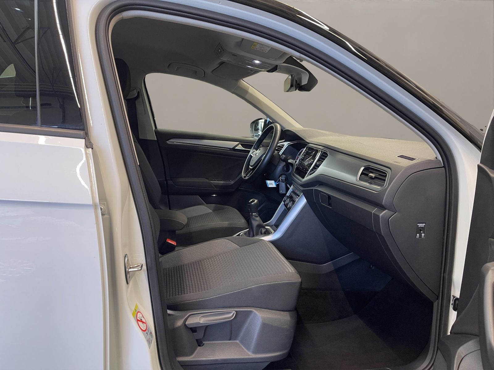 Volkswagen T-Roc 1.0 TSI Active - Samsaru's Car Outlet