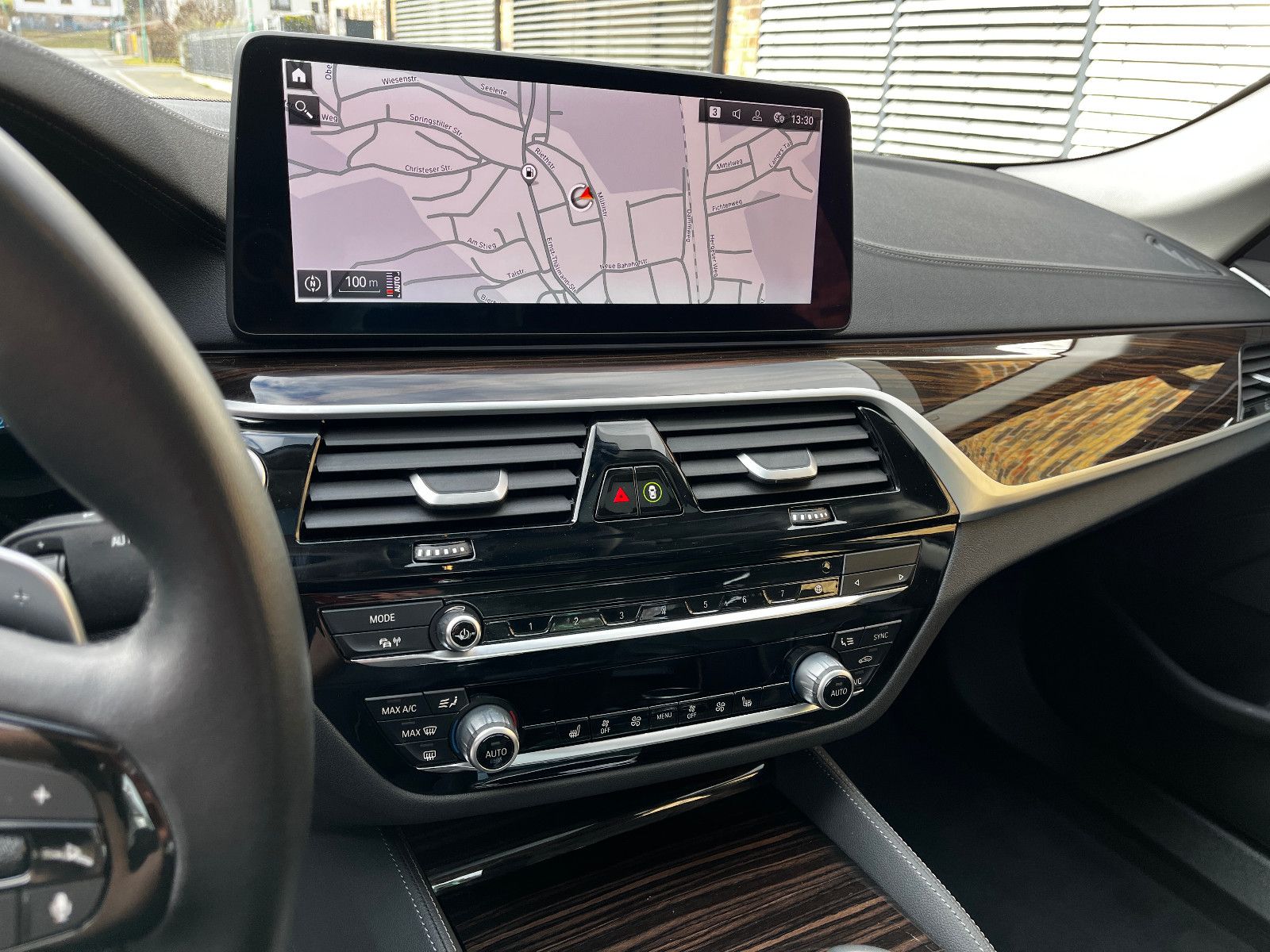 BMW 530e xDrive LuxuryLine Leder LED Navi GDach HUD