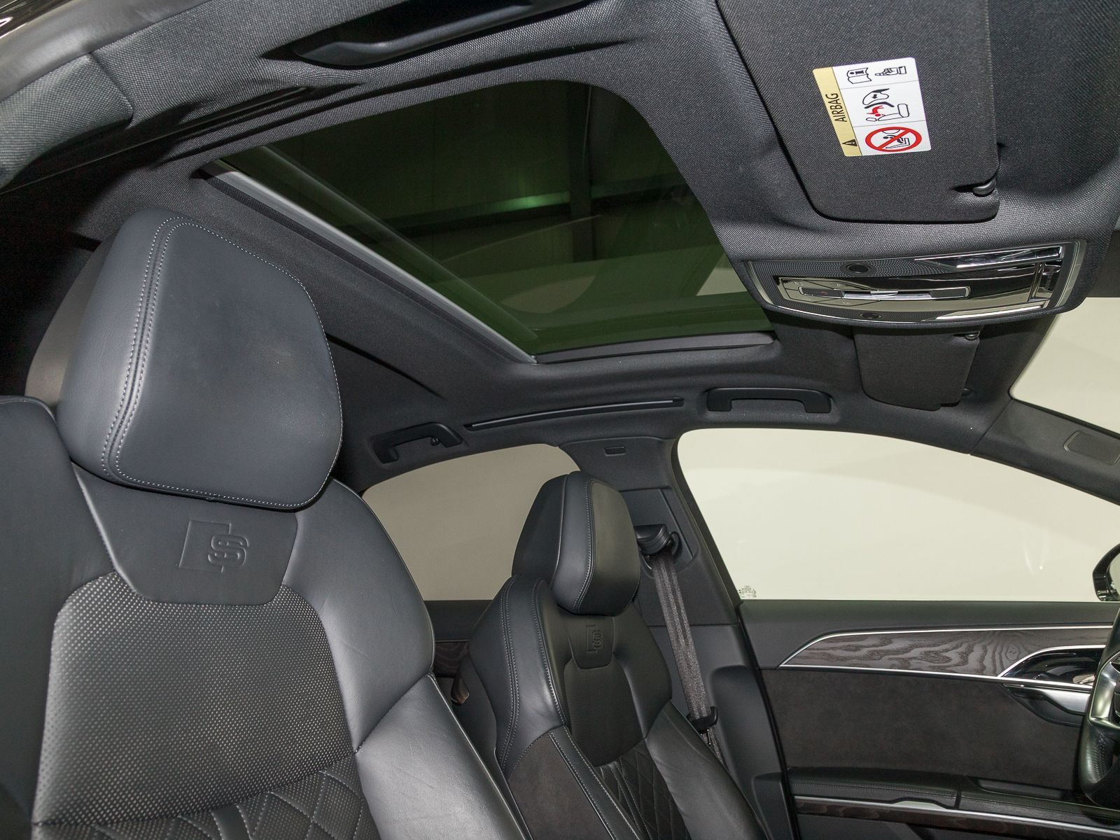 Audi A8 60 TFSIe Q LM20 - Samsaru's Car Outlet
