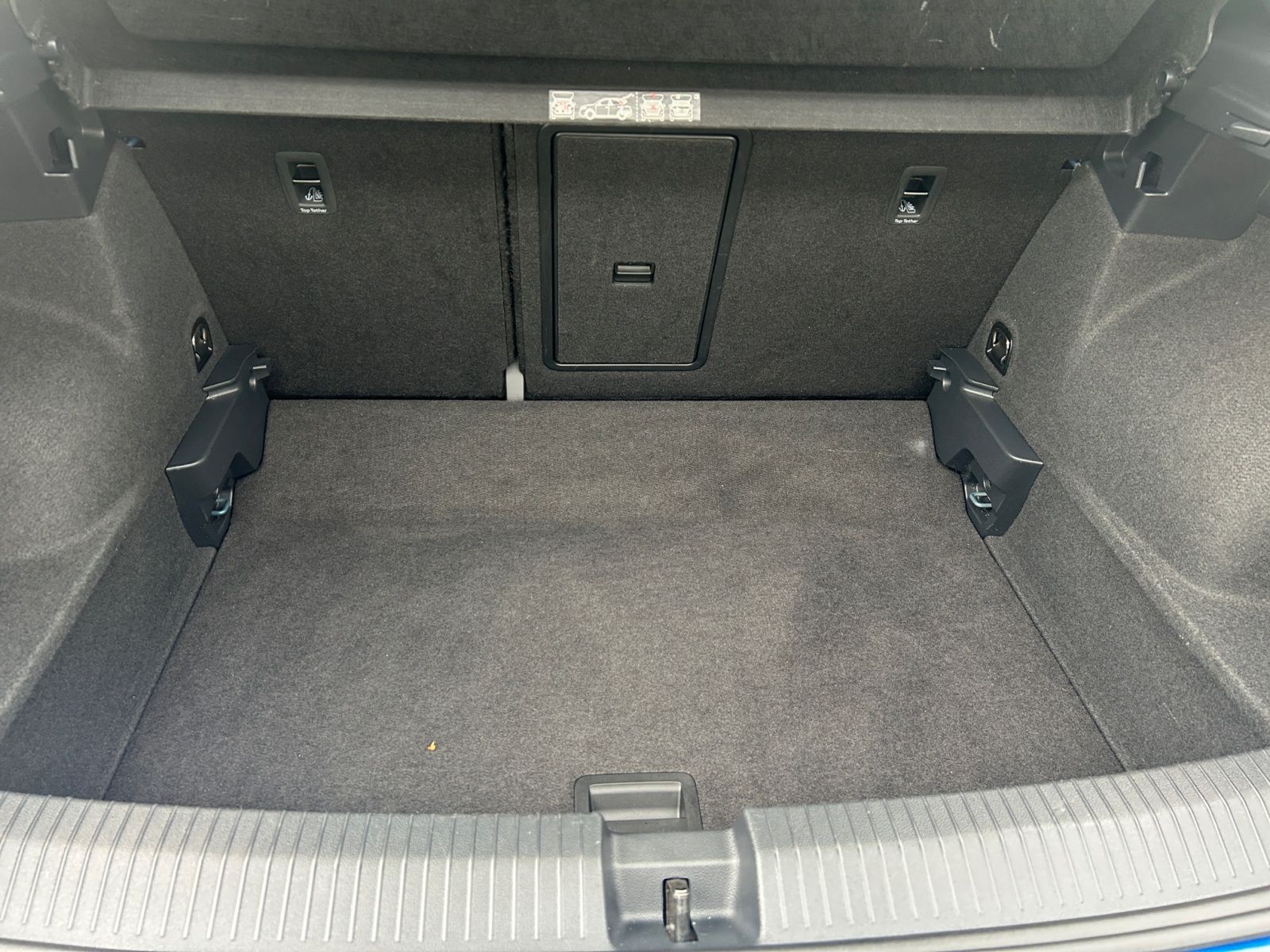 Volkswagen T-Roc 1.5 TSI Sport R-Line - Samsaru's Car Outlet