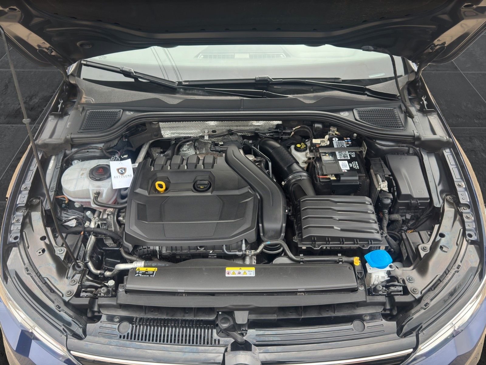 Volkswagen Golf VIII Life eTSI - Samsaru's Car Outlet