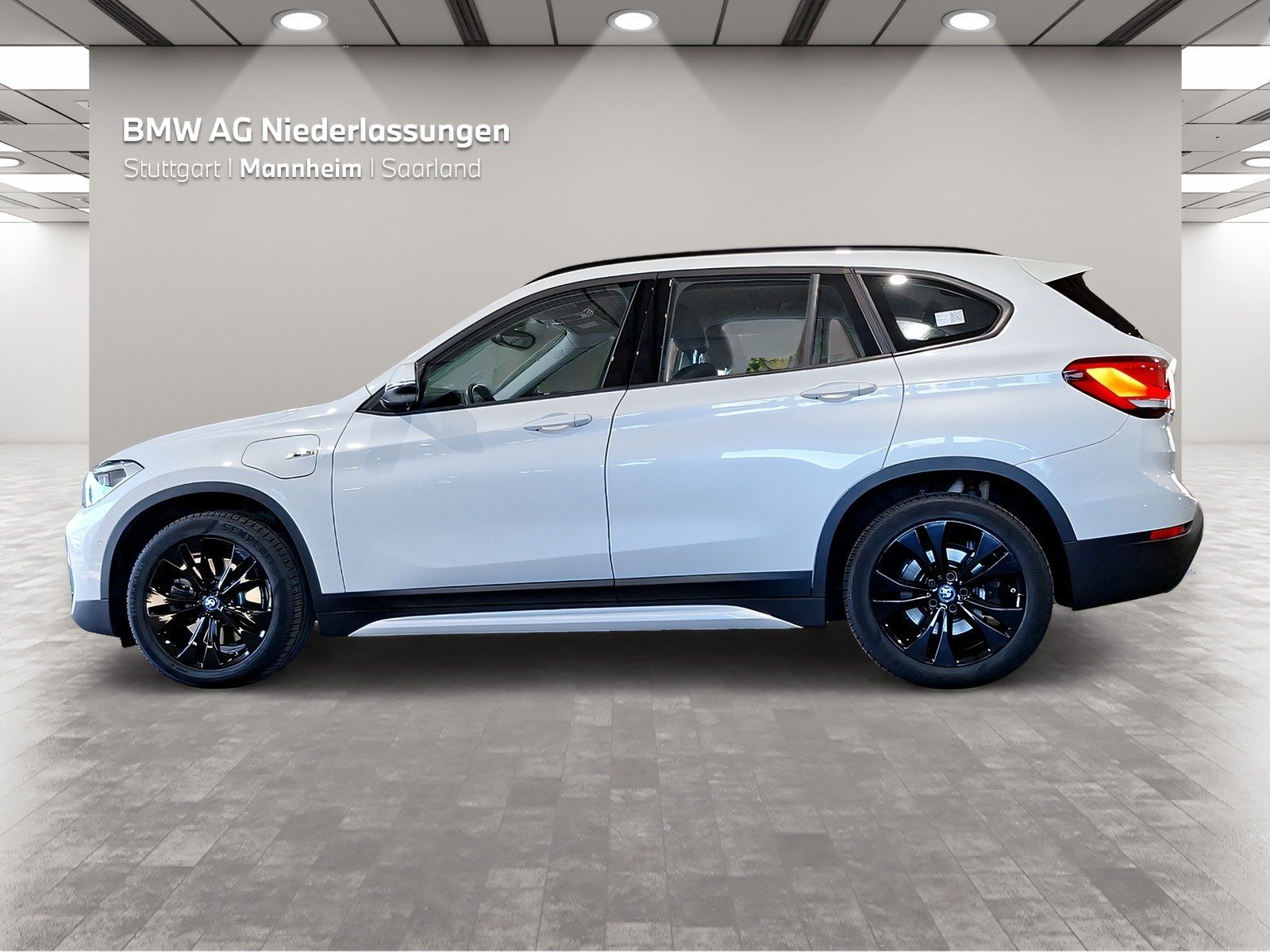 BMW X1 xDrive25e Sport Line - Samsaru's Car Outlet