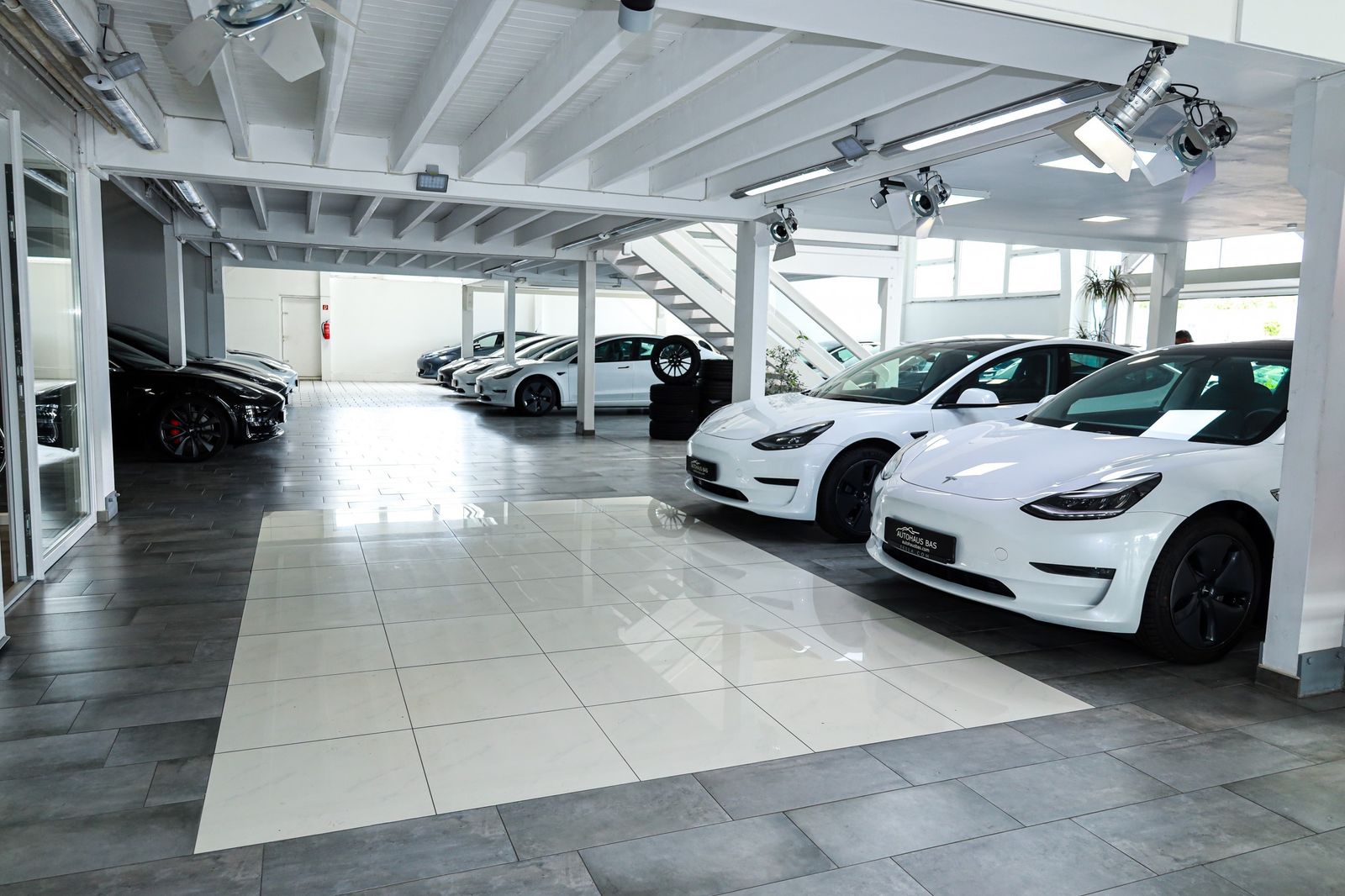 Tesla Model 3 Standard Range+ * Highland