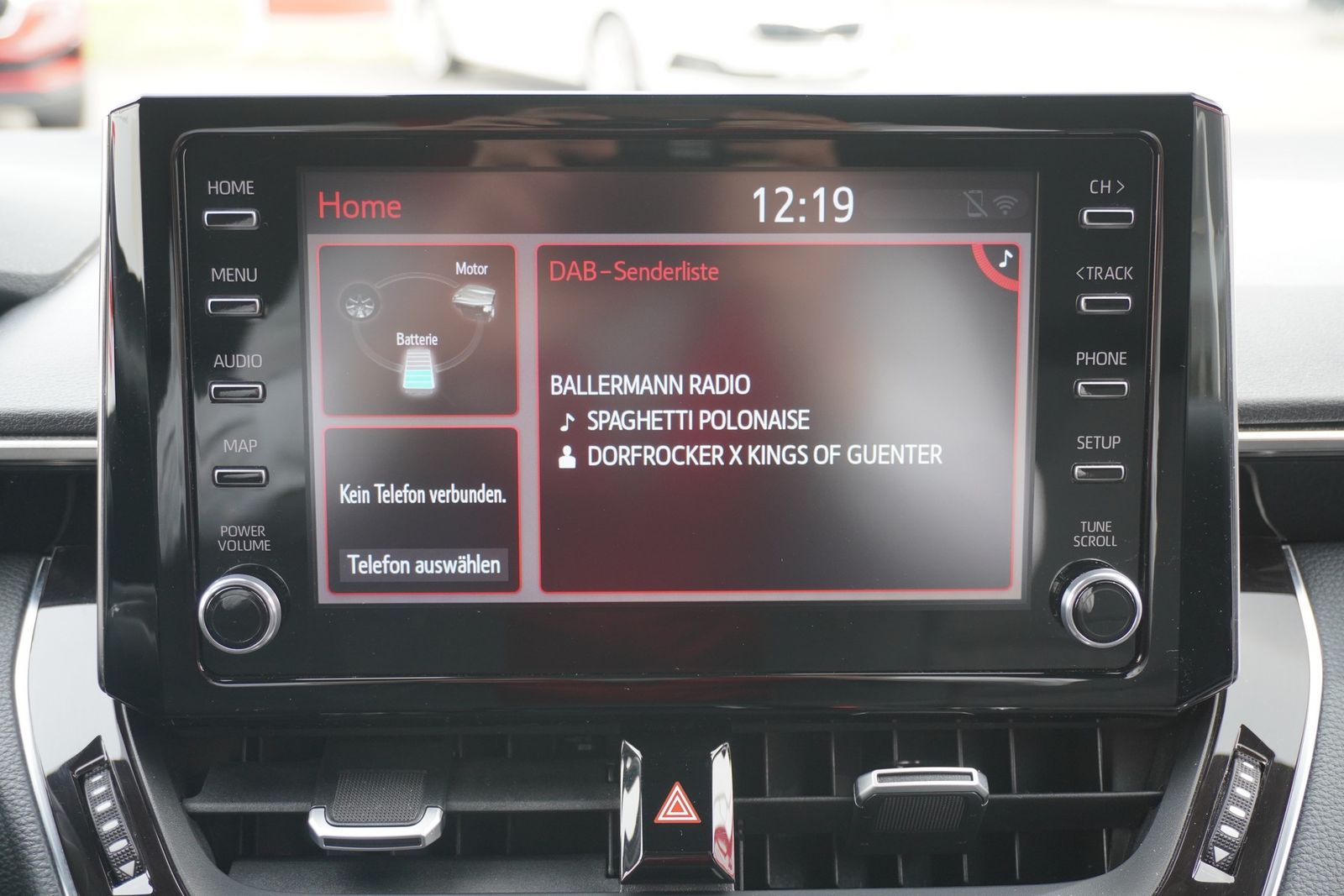 Toyota Corolla 2.0 Hybrid Lounge - Samsaru's Car Outlet