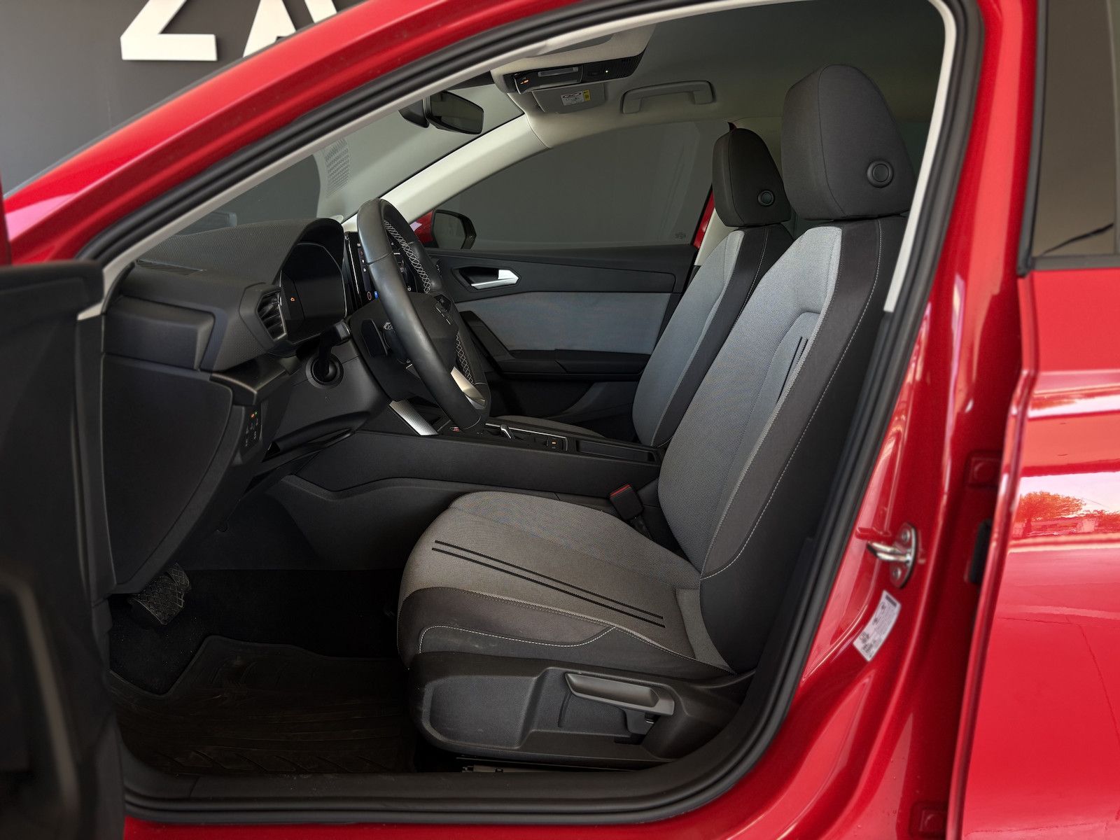 Seat Leon 1.0 eTSI Style - Samsaru's Car Outlet