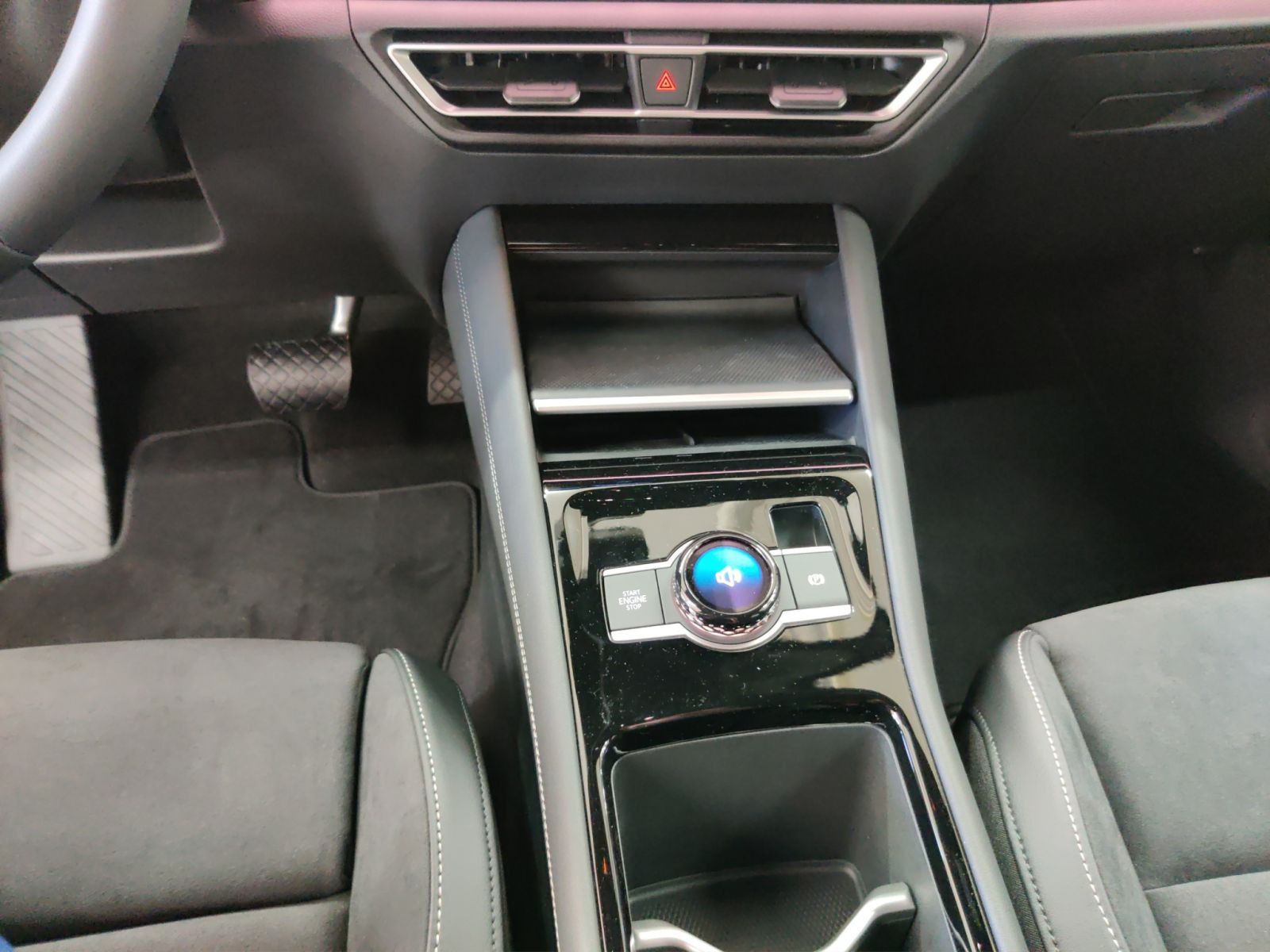 Volkswagen Tiguan Elegance 1.5 eHybrid AHK/HD-Matrix/"Dark"
