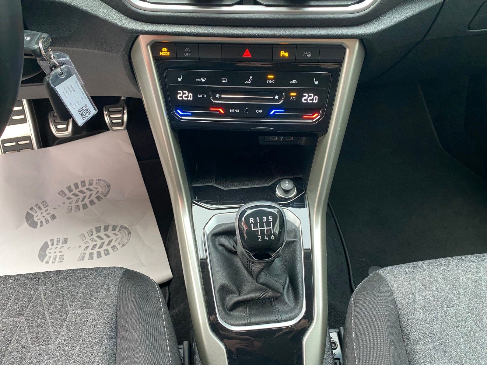 Volkswagen T-Roc Move - Samsaru's Car Outlet