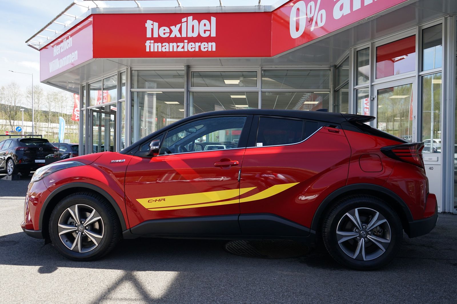 Toyota C-HR 2.0 Hybrid Team - Samsaru's Car Outlet