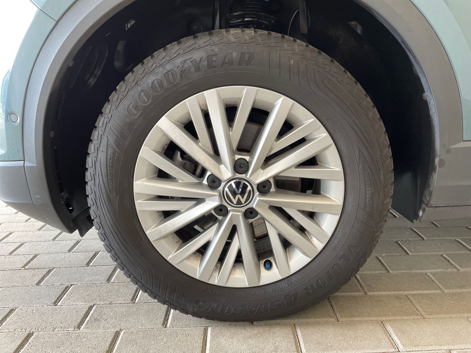 Volkswagen T-Roc Life 1.0 TSI - Samsaru's Car Outlet