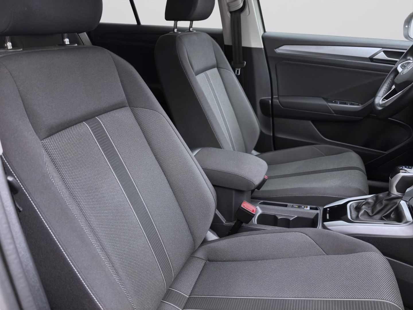 Volkswagen T-Roc 1.5 TSI DSG LIFE - Samsaru's Car Outlet