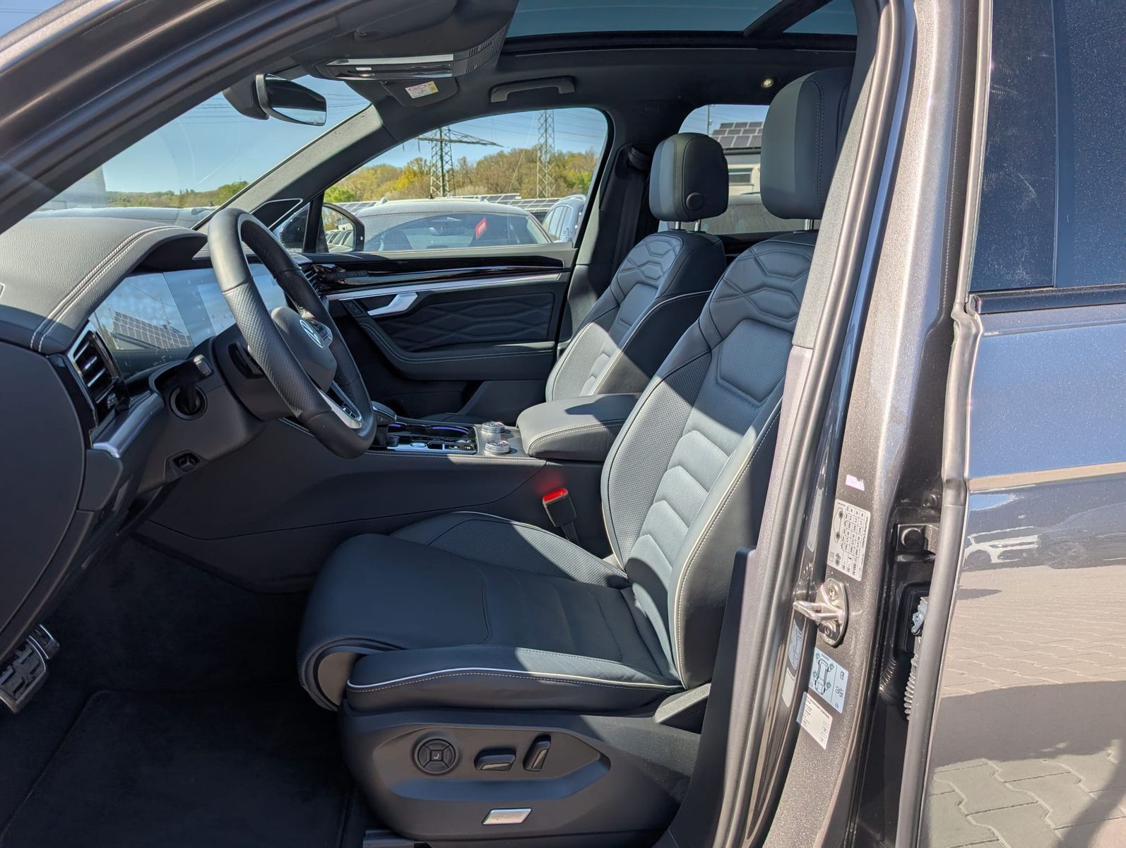 Volkswagen Touareg 3.0TDI 4M R-Line VOLL Black 22" UPE 114T
