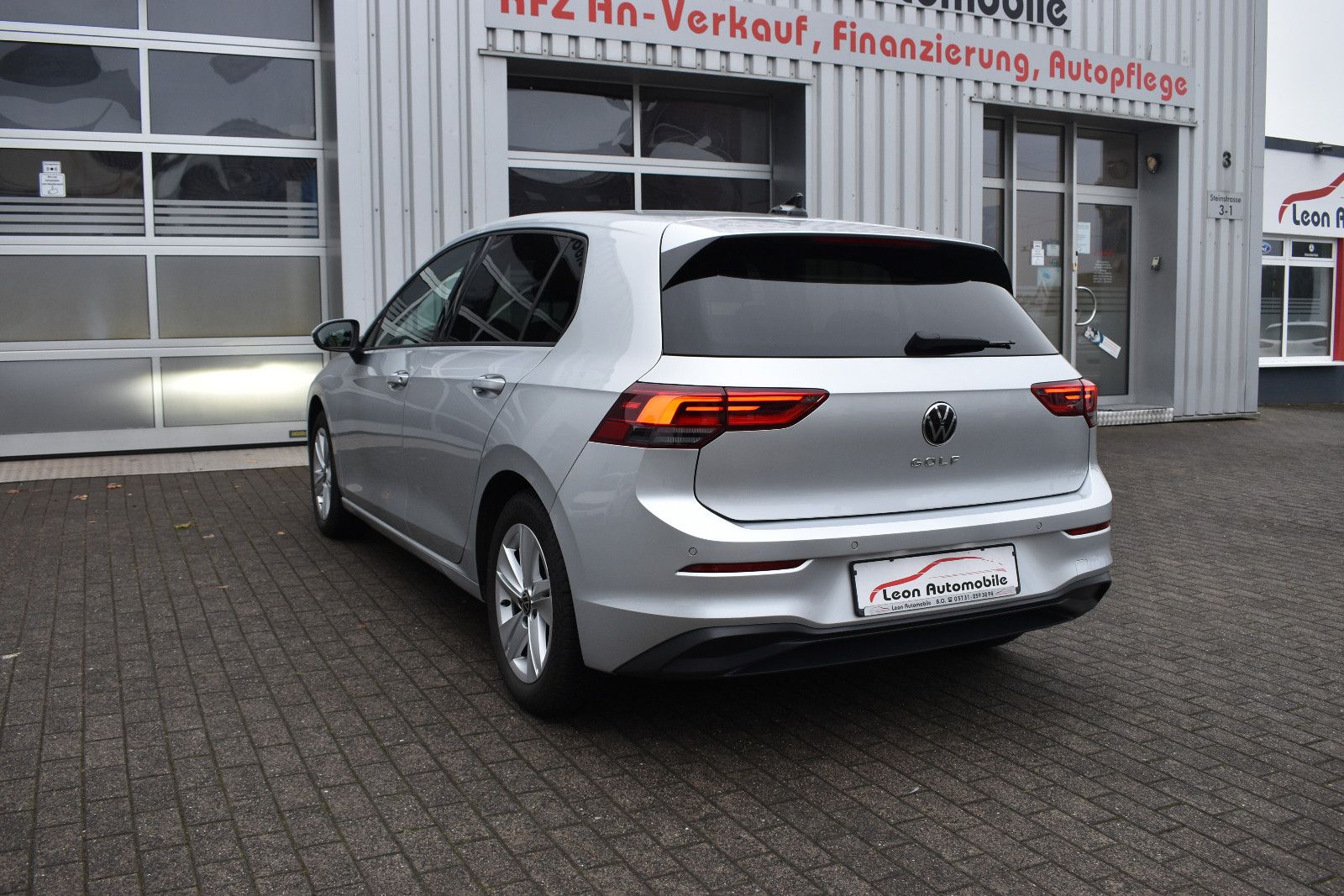 Volkswagen Golf VIII Life - Samsaru's Car Outlet