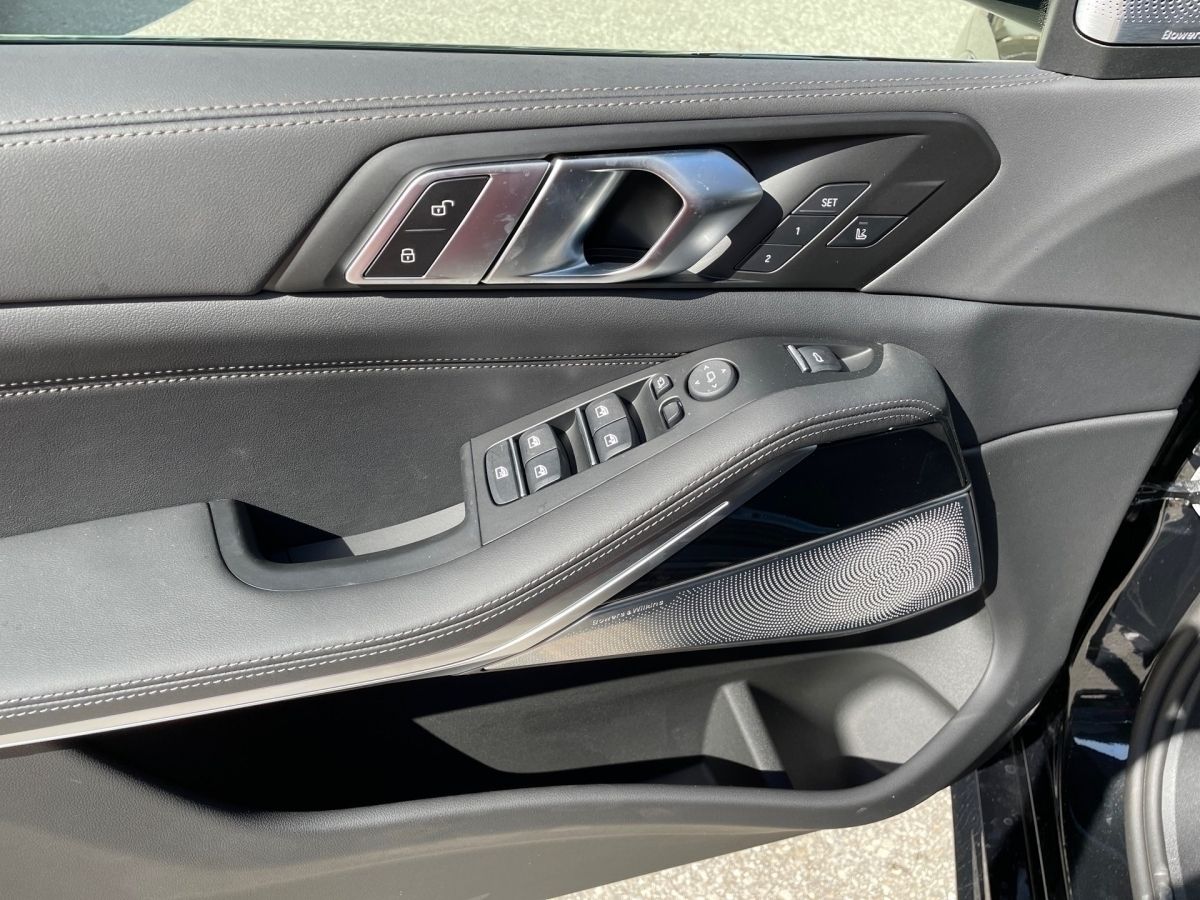 BMW X5 xDrive40d M Sport B&W KeyLess Pano STH AHK Ai