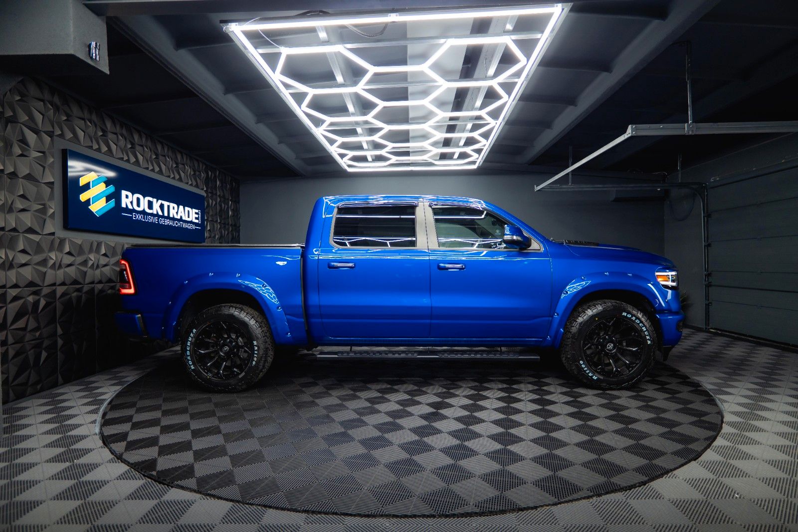 Dodge RAM 5.7 V8 HEMI 4x4 OFFROAD Night Limited 19%