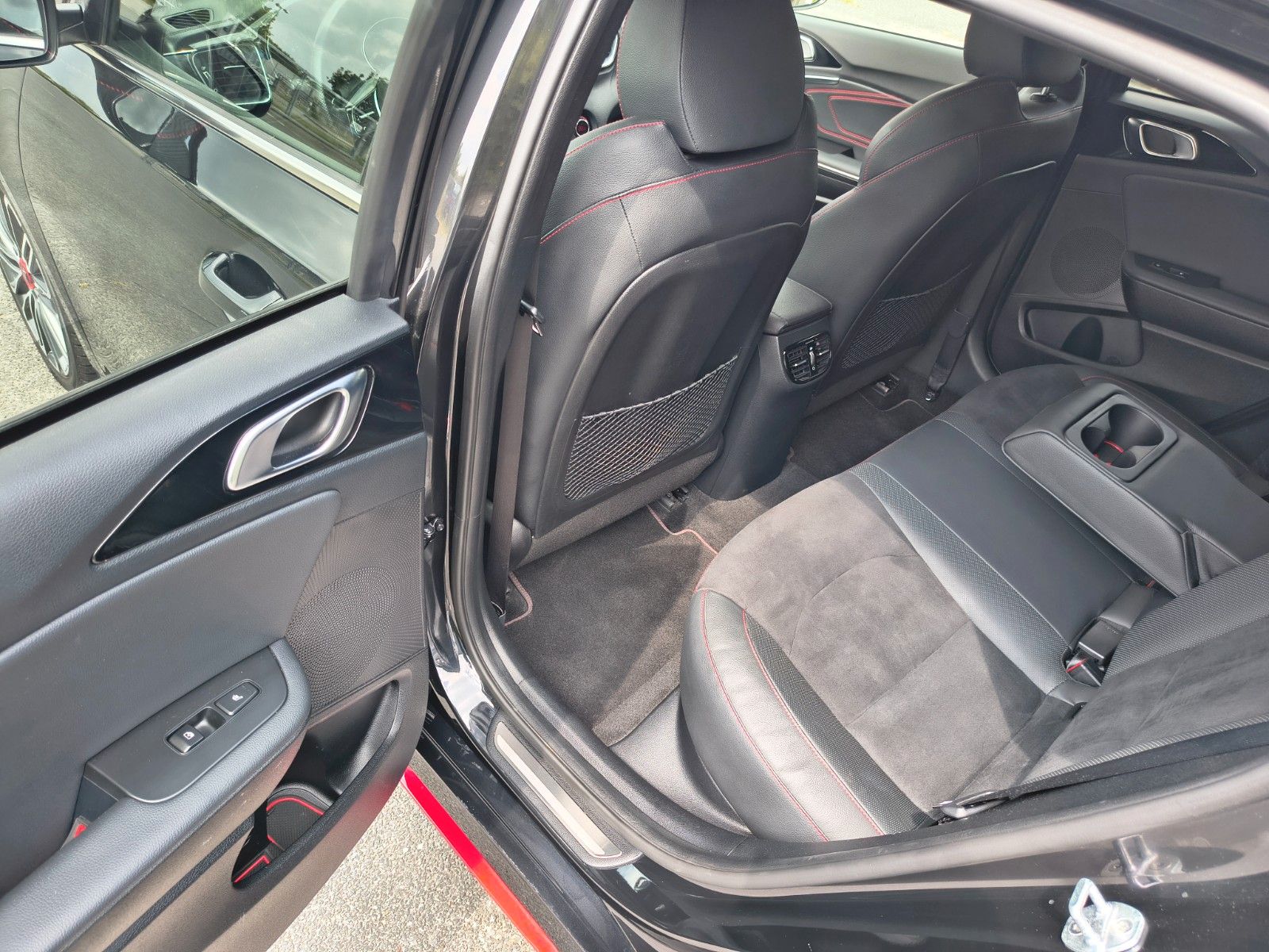 Kia pro cee'd GT - Samsaru's Car Outlet