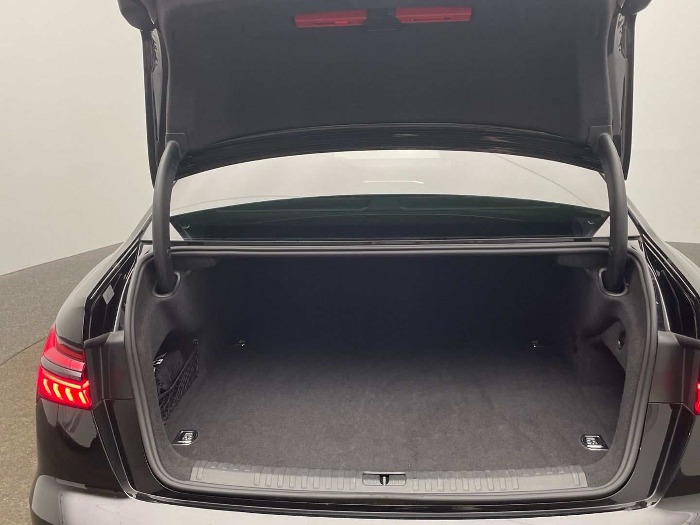 Audi A6 Limousine 55 TFSI e advanced quattro - Samsaru's Car Outlet