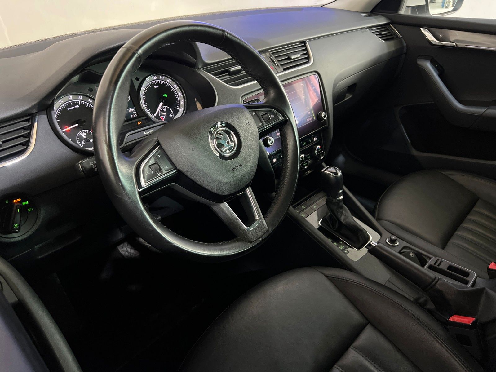 Skoda Octavia Combi Premium Edition - Samsaru's Car Outlet