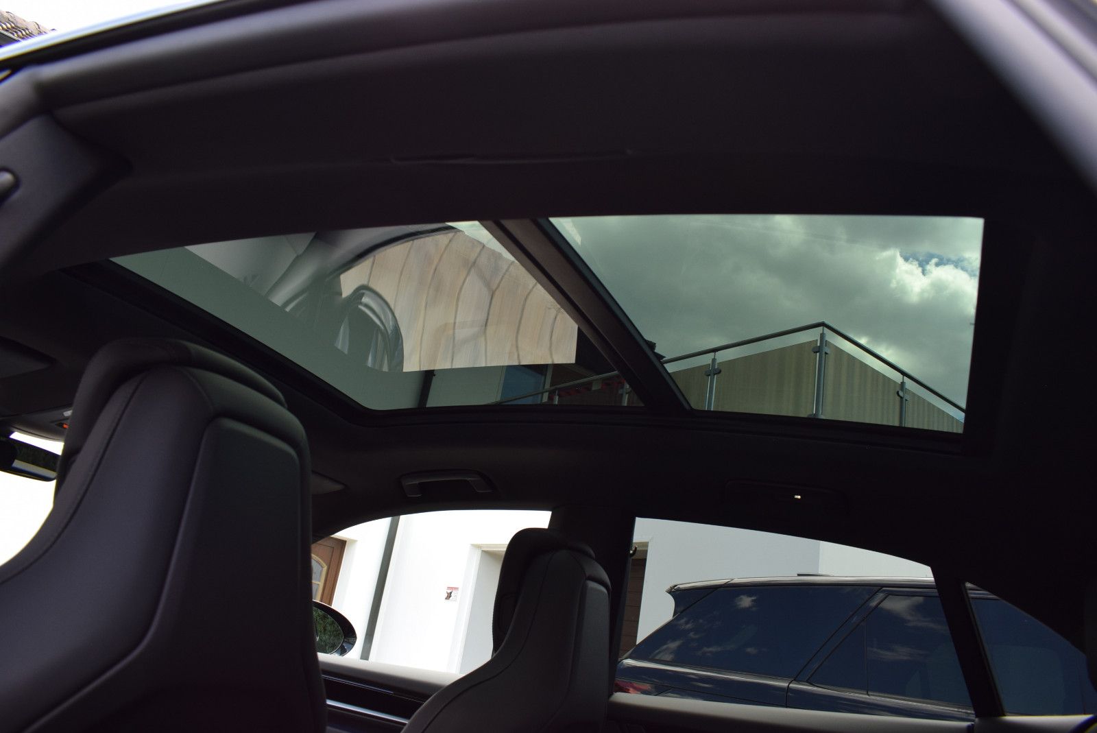 Porsche Macan Electric - Samsaru's Car Outlet
