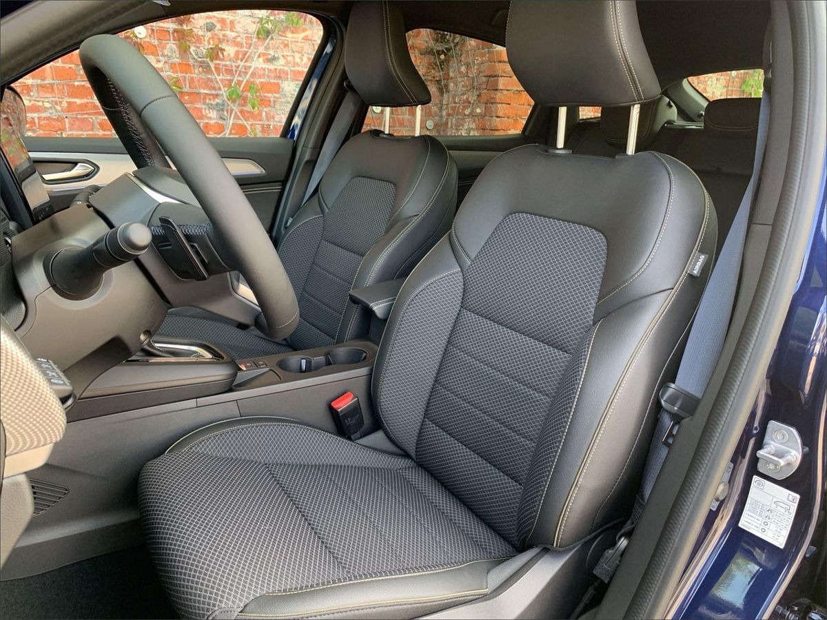 Renault Arkana TECHNO E-TECH FULL HYBRID - Samsaru's Car Outlet