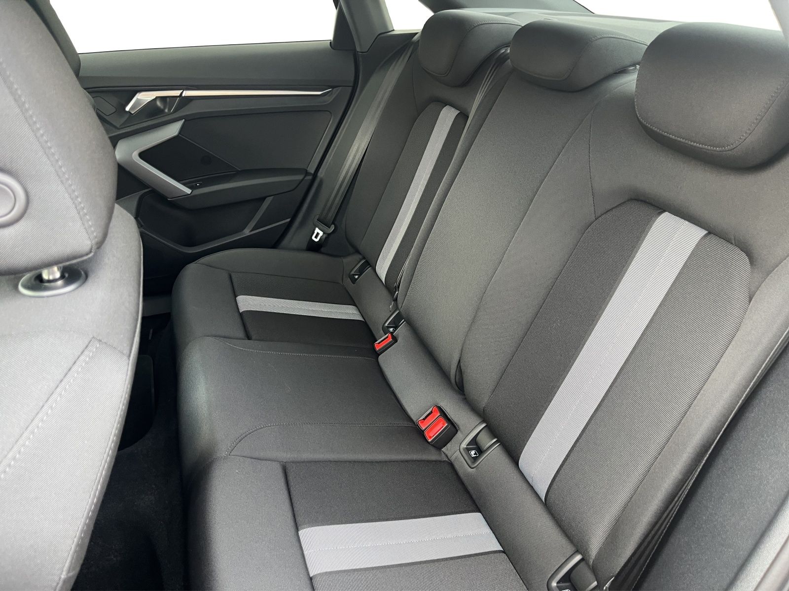 Audi A3 Limousine 30 TFSI advanced - Samsaru's Car Outlet