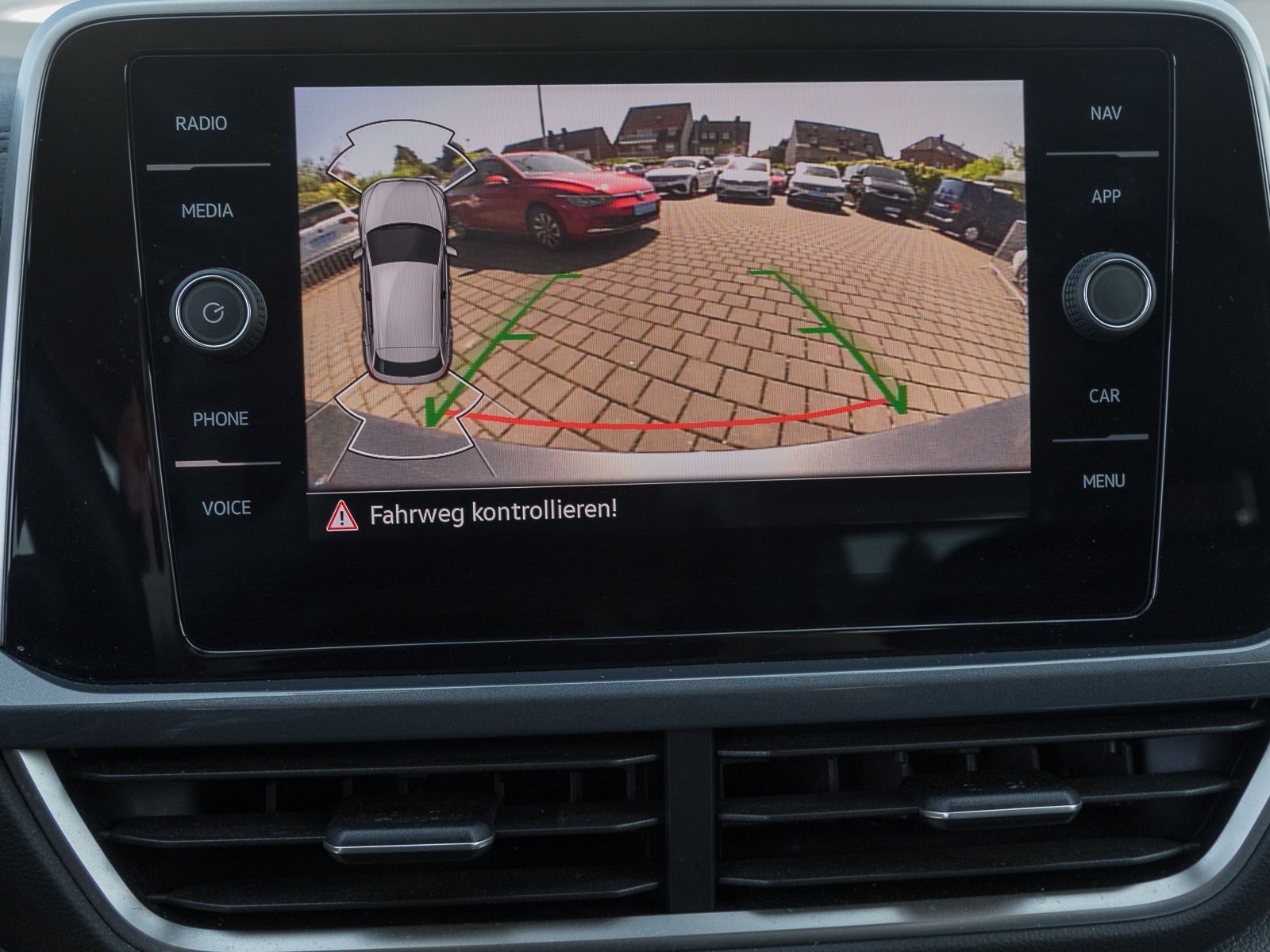 Volkswagen T-Roc 2.0 TDI STYLE - Samsaru's Car Outlet