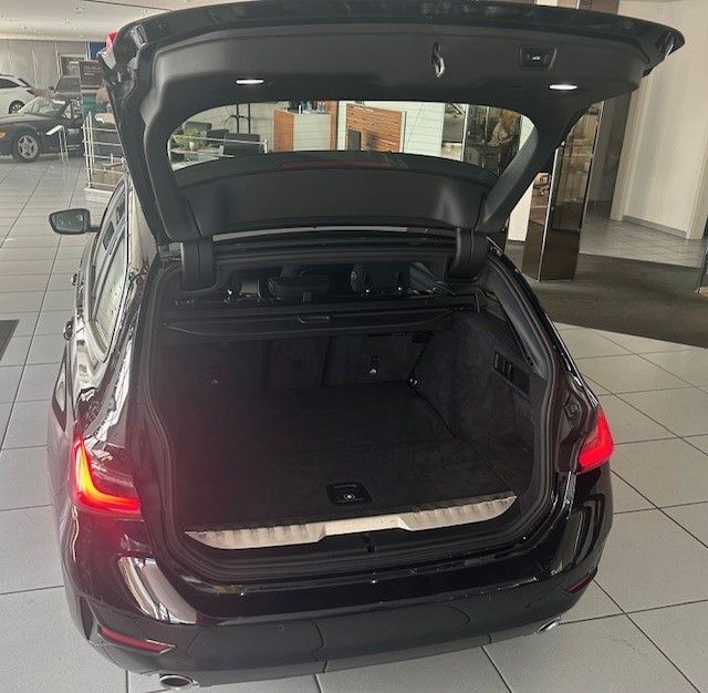 BMW 330e xDrive Touring Advantage - Samsaru's Car Outlet