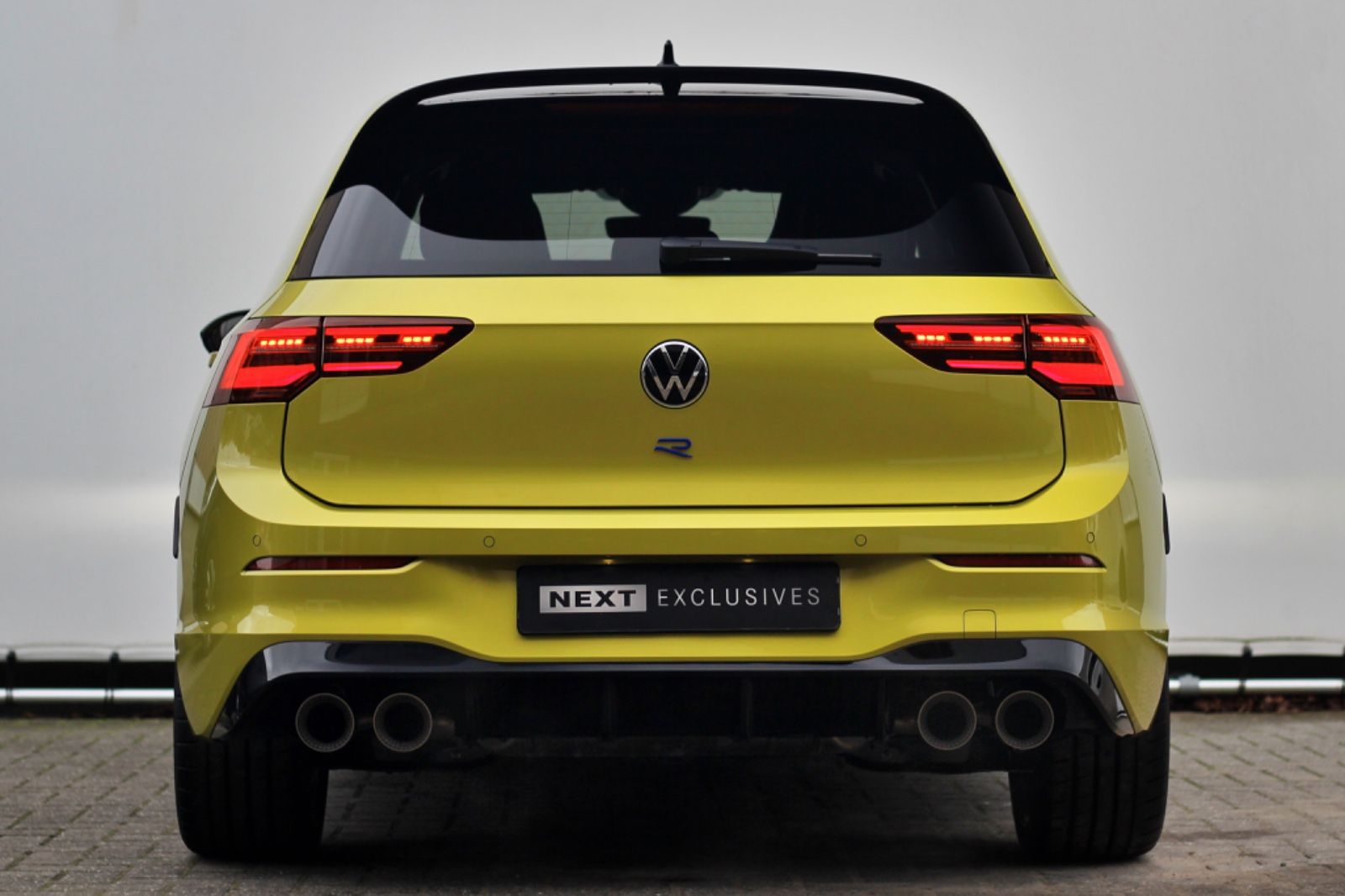 Volkswagen Golf 2.0 TSI R 4Motion - Samsaru's Car Outlet