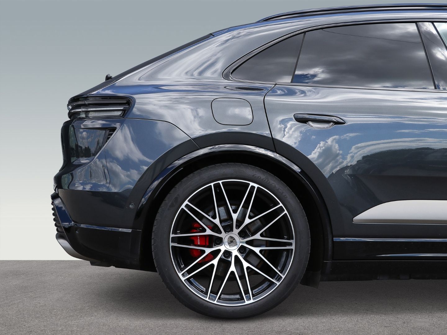 Porsche Macan Turbo Burmester InnoDrive HA-Lenkung