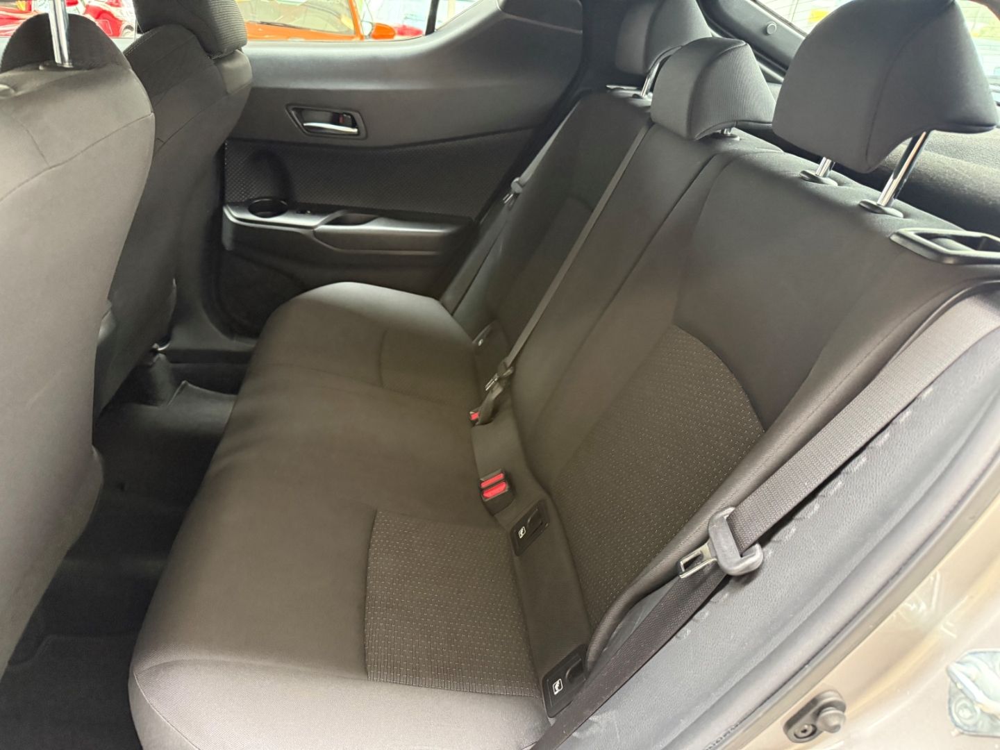 Toyota C-HR Hybrid Flow 1.8 - Samsaru's Car Outlet