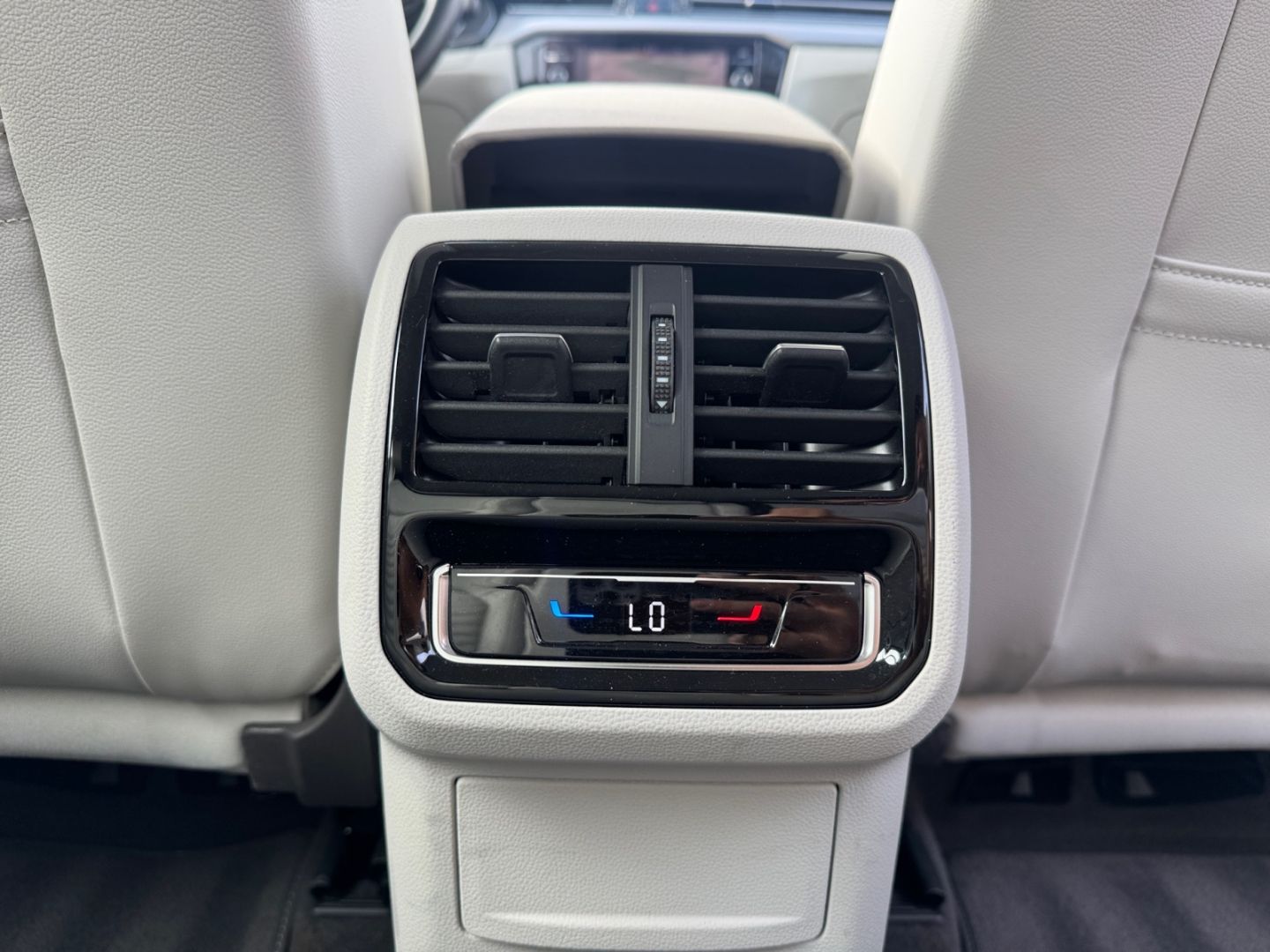 Volkswagen Passat 2.0 TDI DSG Business - Samsaru's Car Outlet