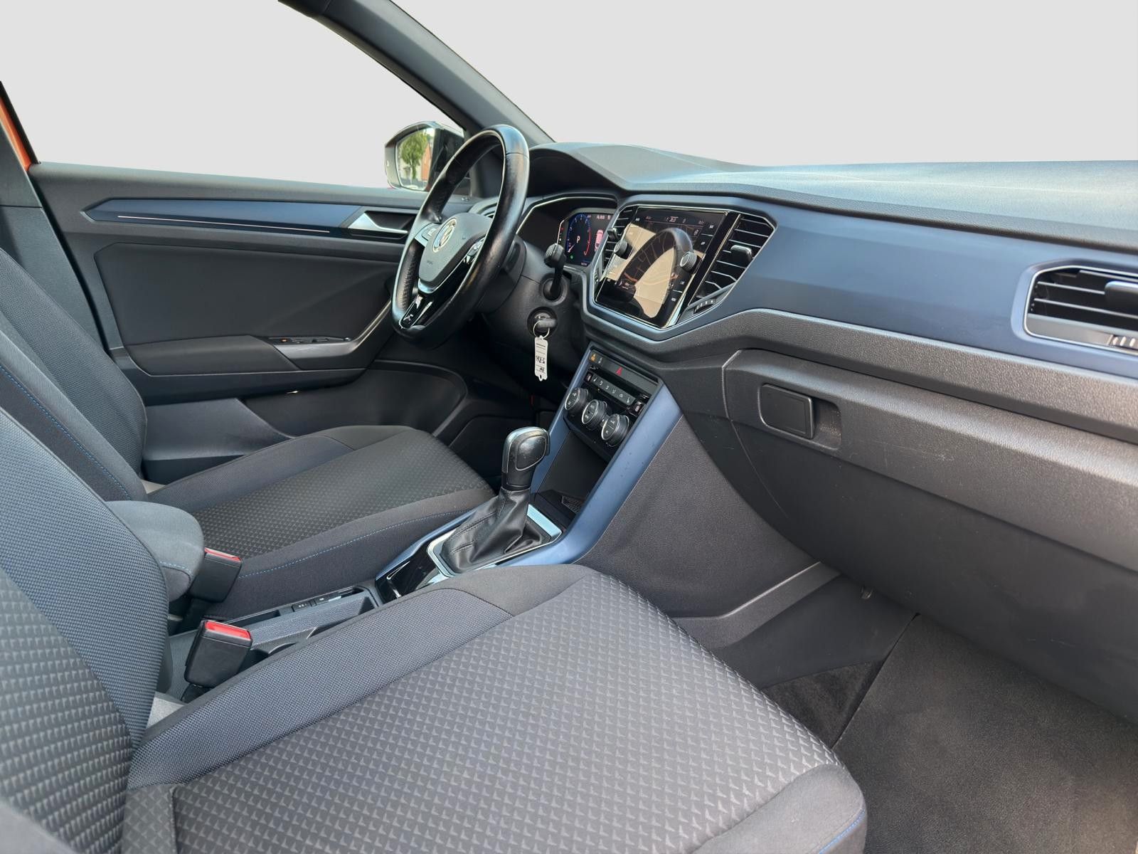 Volkswagen T-Roc United - Samsaru's Car Outlet