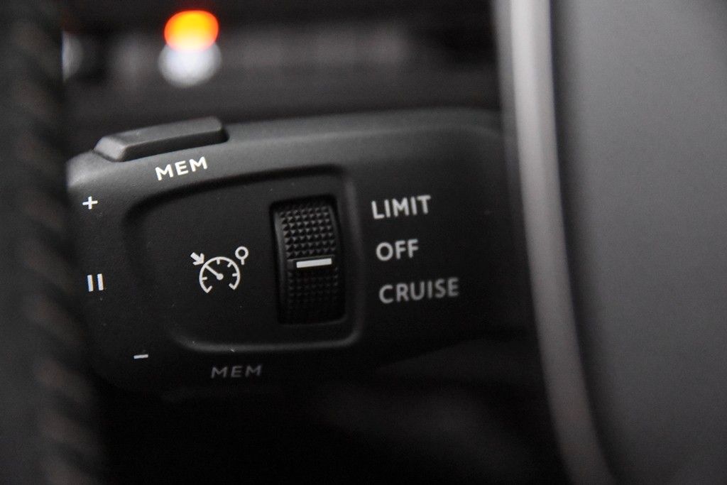 Peugeot 3008 Allure EAT 8 *Navi*Park ass.*
