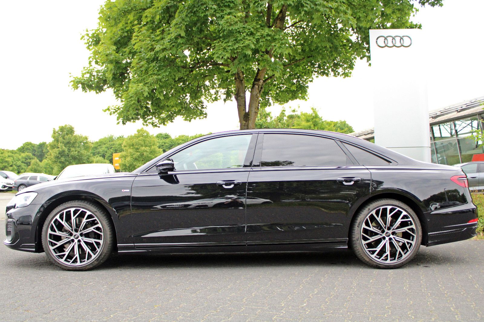 Audi A8 Lang 55TFSI PANO AHK FONDPAKET DIGITAL LED" → "Audi A8 Lang 55TFSI - Samsaru's Car Outlet
