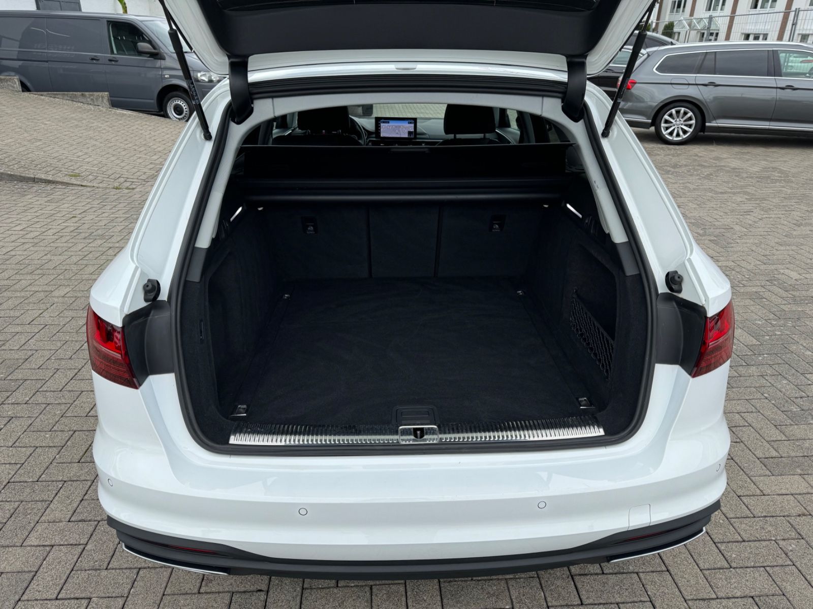 Audi A4 40 TFSI - Samsaru's Car Outlet