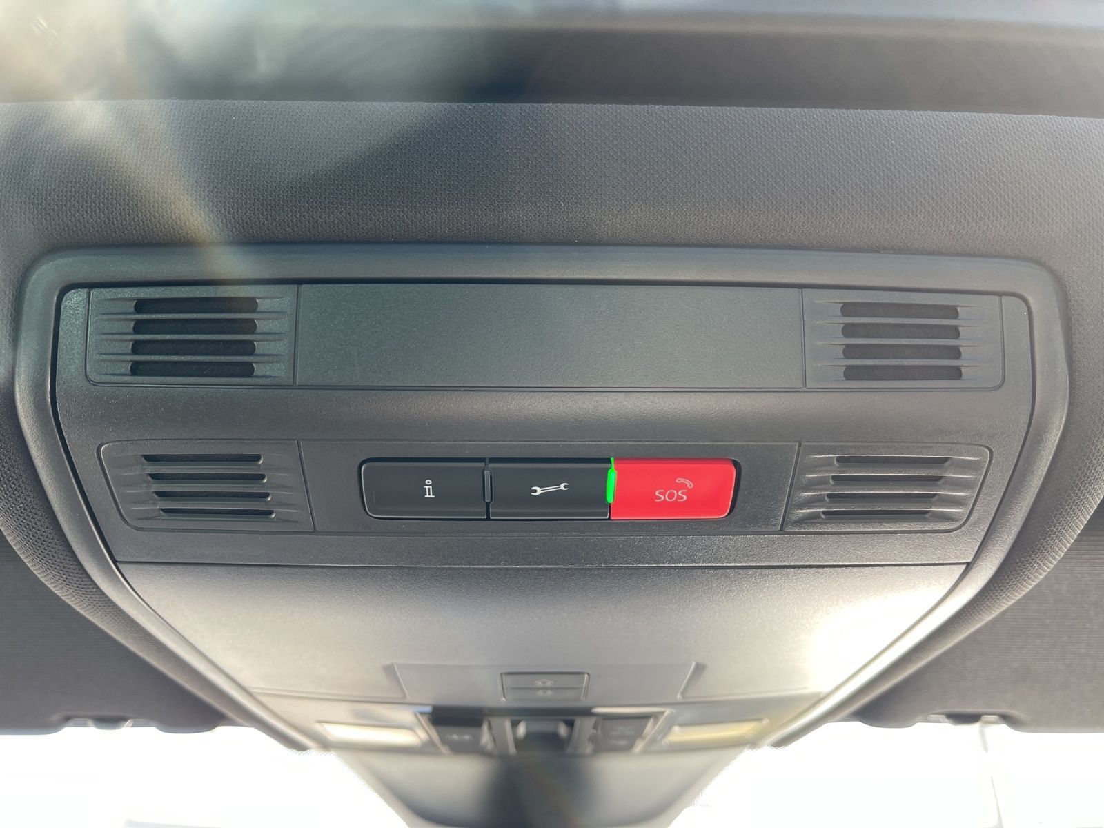 Volkswagen Tiguan Life 1.5 TSI - Samsaru's Car Outlet