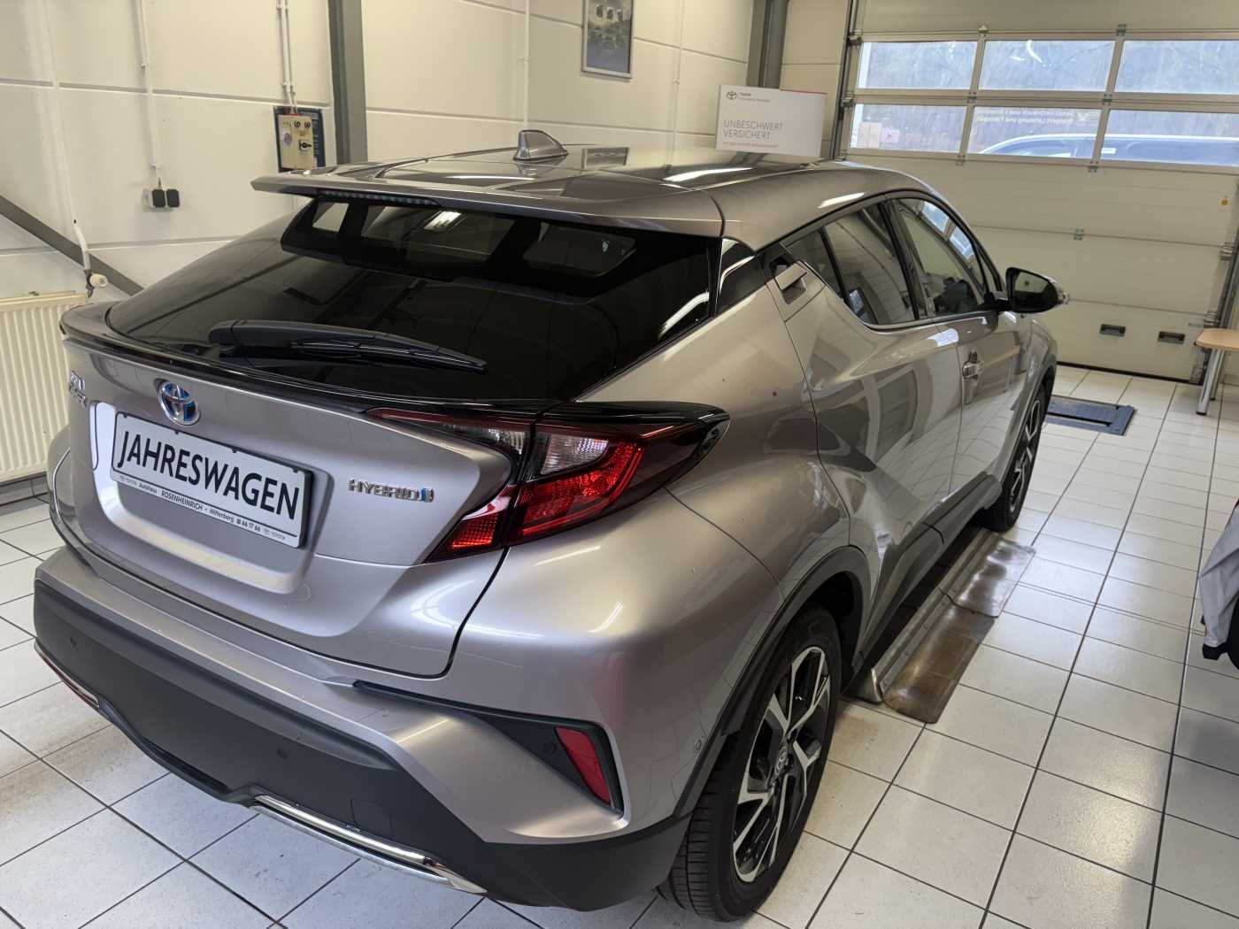 Toyota C-HR Hybrid - Samsaru's Car Outlet