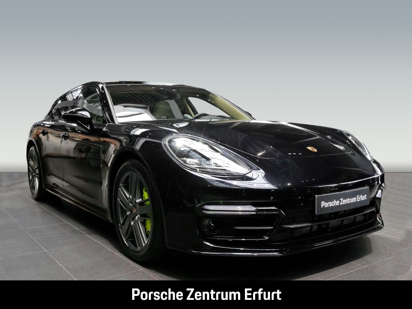 Porsche Panamera 4 E-Hybrid ST Platinum Edition