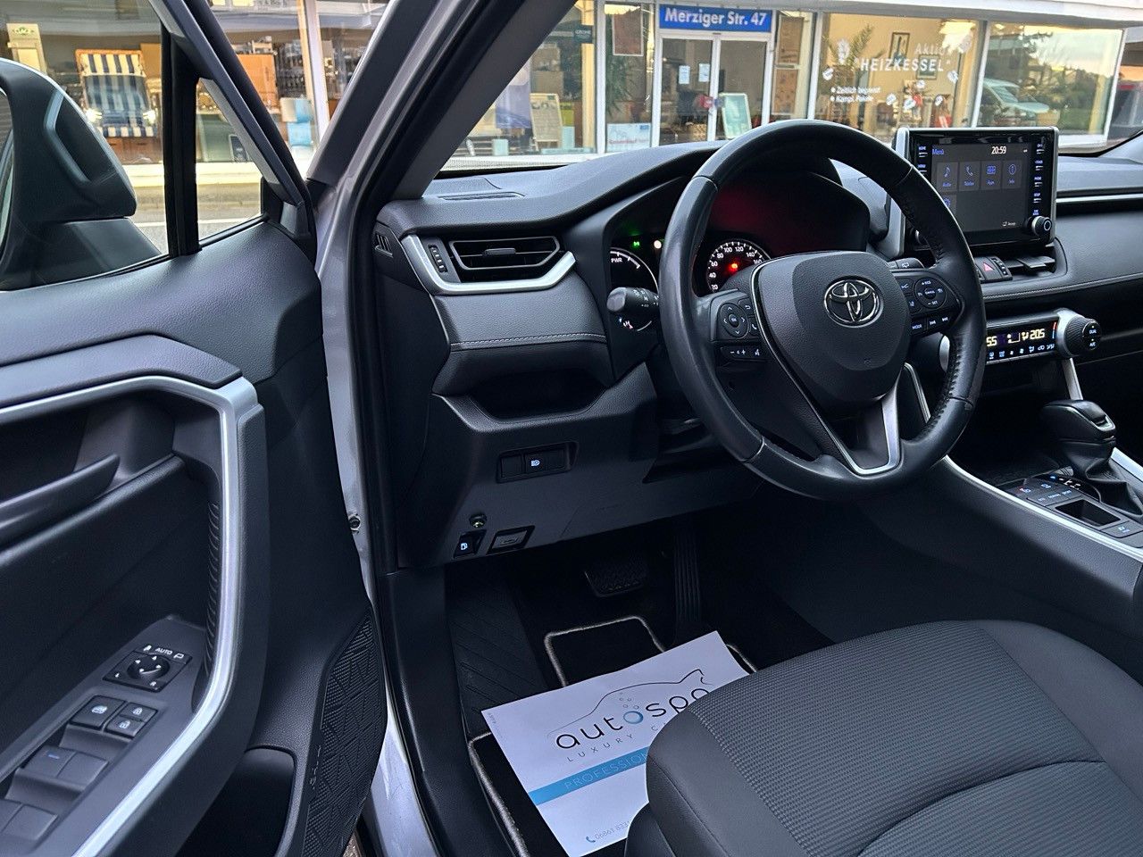 Toyota RAV4 Hybrid - Samsaru's Car Outlet