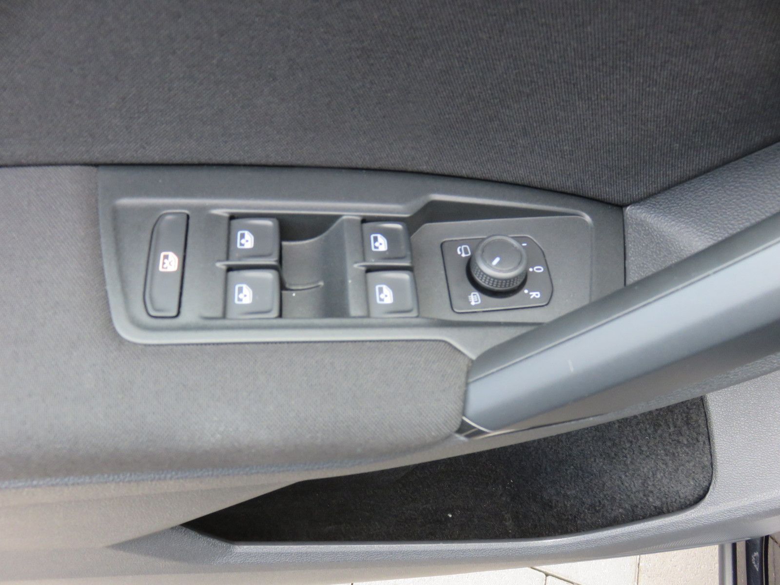 Volkswagen Tiguan 2.0 TDI DSG Life - Samsaru's Car Outlet